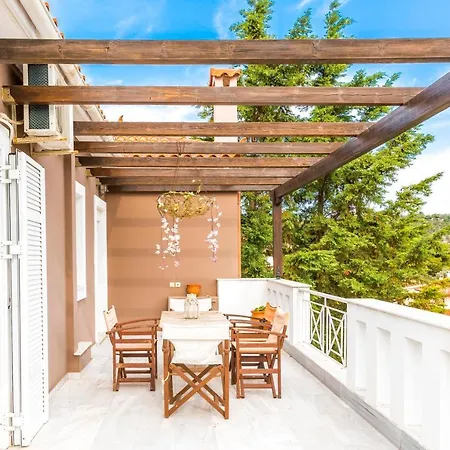 Villa Elena Villa *